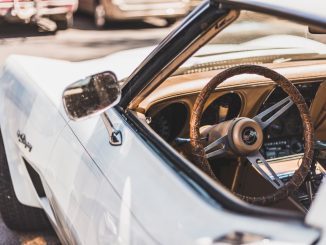 Så förbereder du bilen för en lång bilsemester utomlands illustration